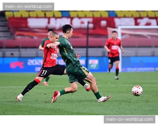 成都蓉城4-0大胜浙江队豪取五连胜，继续领跑积分榜